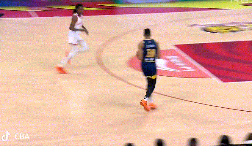 不知道杨鸣如何应对？奎因加萨姆纳这对广东队外援组合太强了，速度快，配合默契，对内