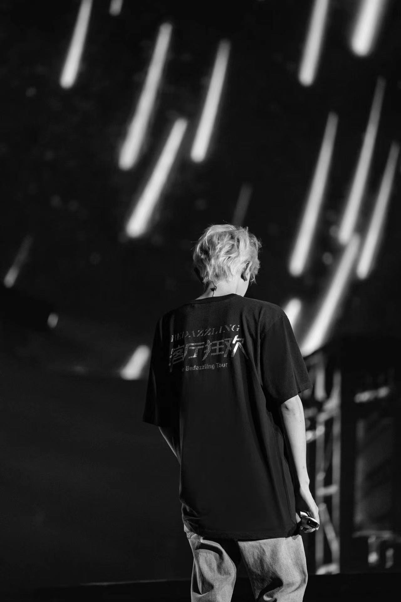 #王源粉色双辫# 好喜欢王源粉色双辫造型，这小辫子也太适合王源了，粉粉的颜色真的