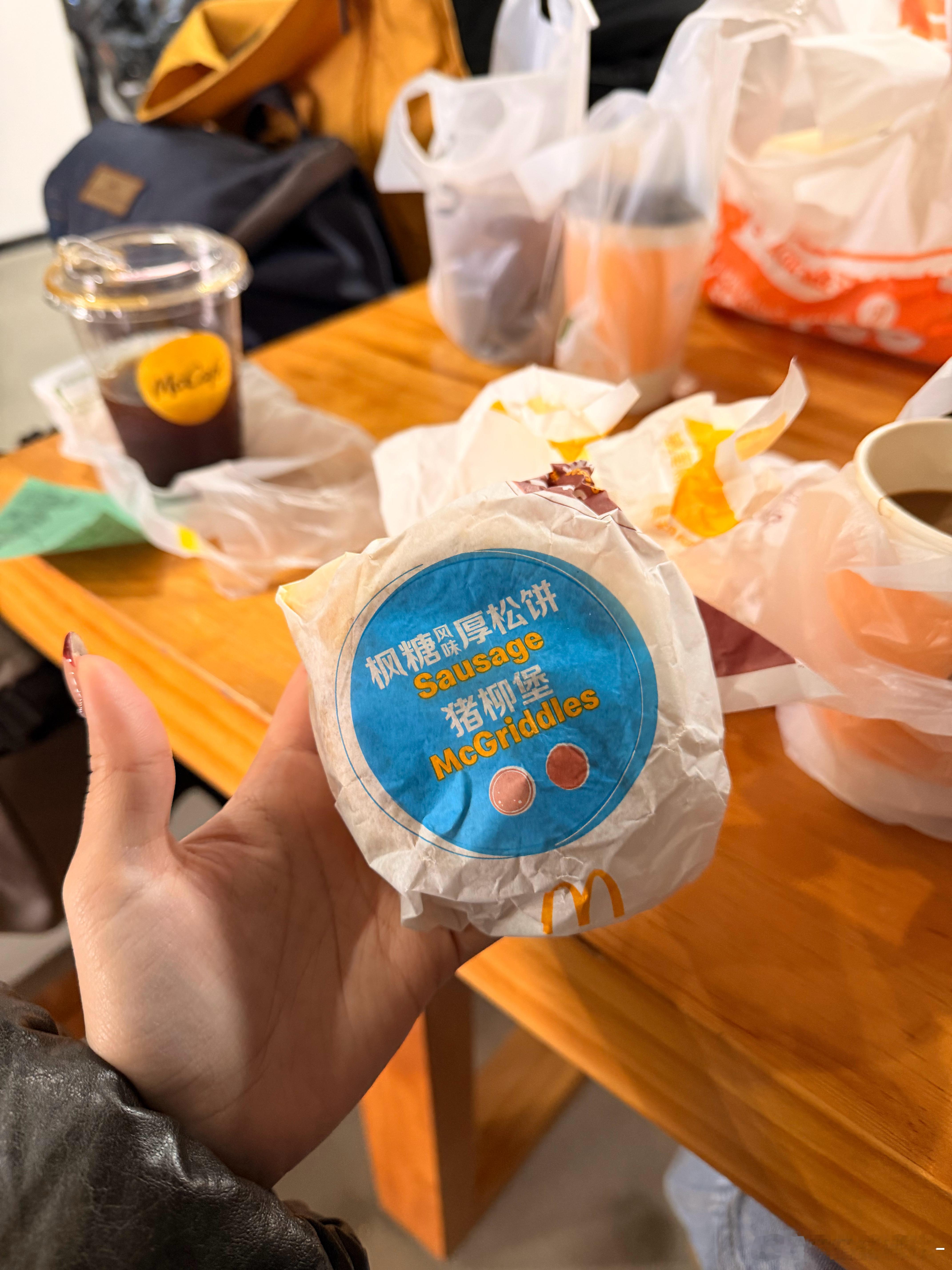 霜霜の日常碎碎念   麦当劳这“新品”松饼猪柳堡大家吃了嘛🥞  小时候在日本香