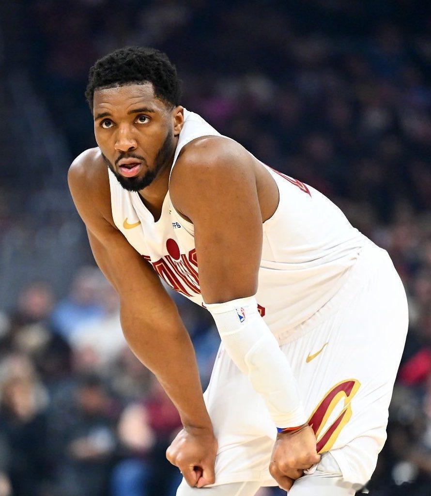 NBA  据 FredKatz 报道，如果多诺万·米切尔不同意续约合同，克利夫兰