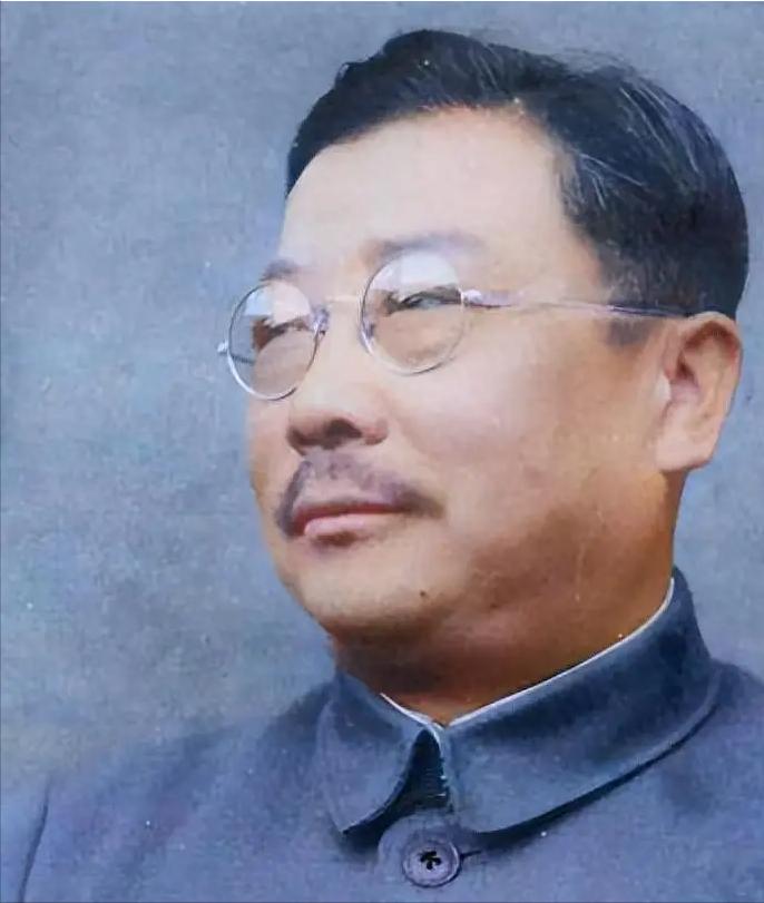 [微风]1949年，李克农突然笑问毛主席：“主席，你知道美国总统每天上班后的第一