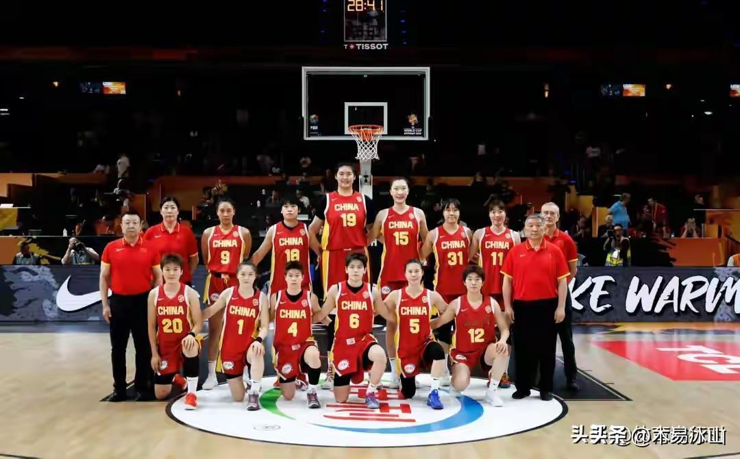 太惊喜了，满血复活！中国女篮71-51大胜意大利女篮，列小组第二晋级。
   今