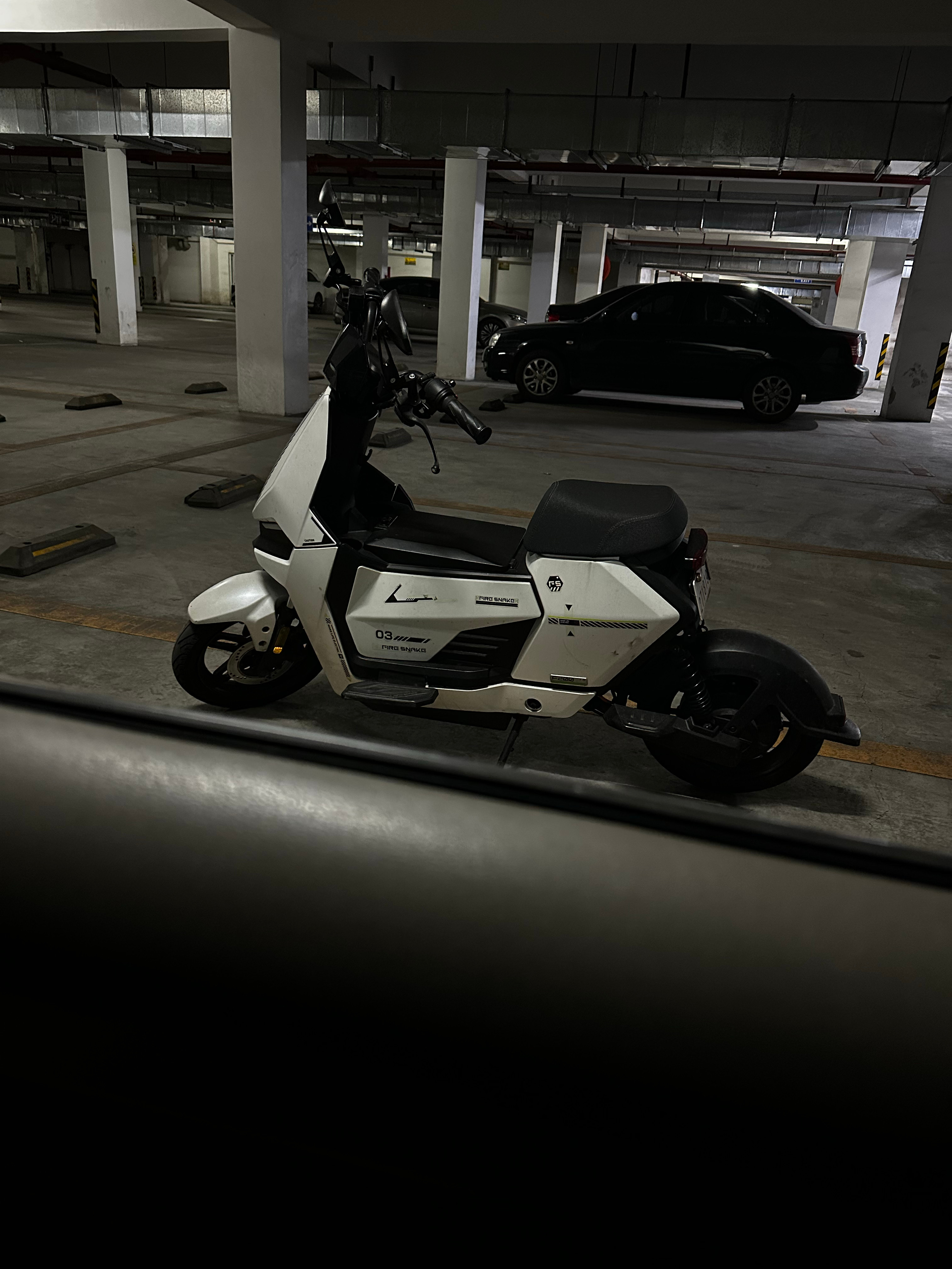 山风晚晚 我已懒出天际出电梯骑上心爱的小牛，换上遮风挡雨的小🚗山风晚晚我的日常