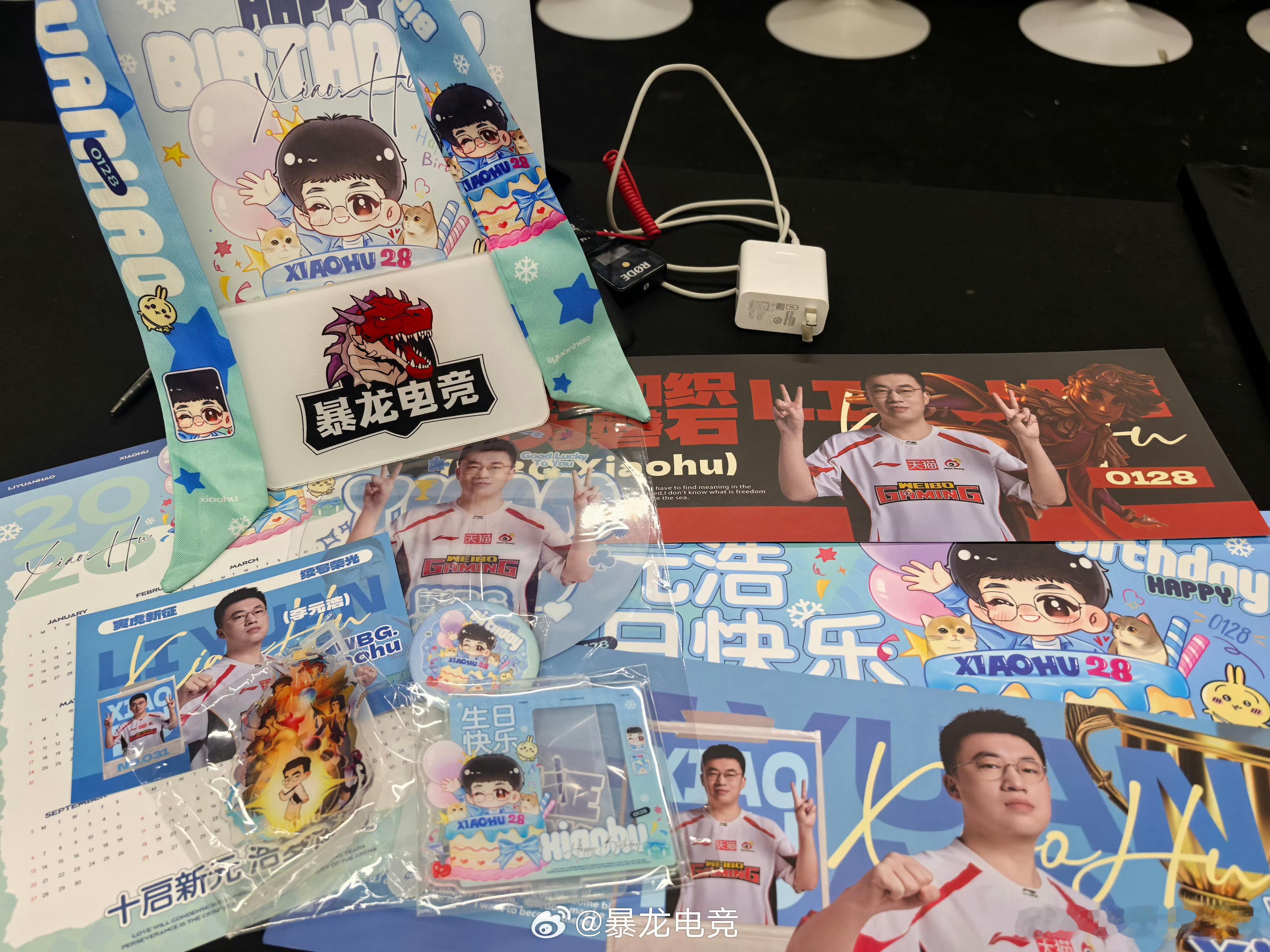 Xiaohu迎来生日与登场十一年，后援会为媒体老师们准备了手写信、蛋糕、奶茶、应
