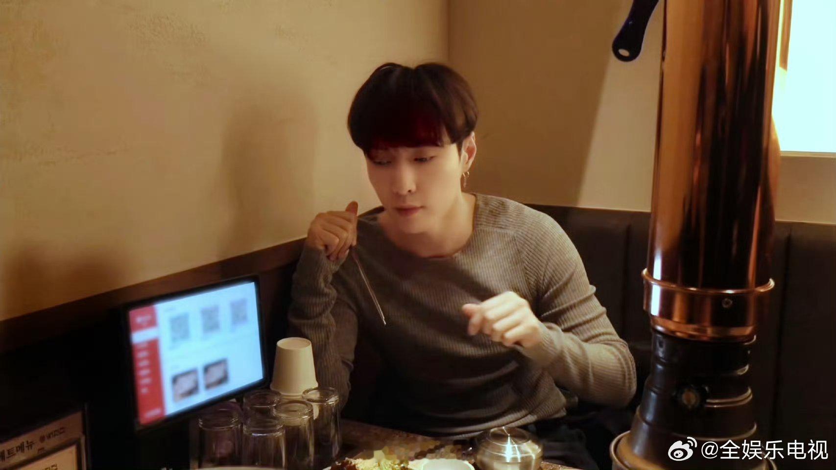 张艺兴也是老吃家啊看的人也太馋了张艺兴老吃家