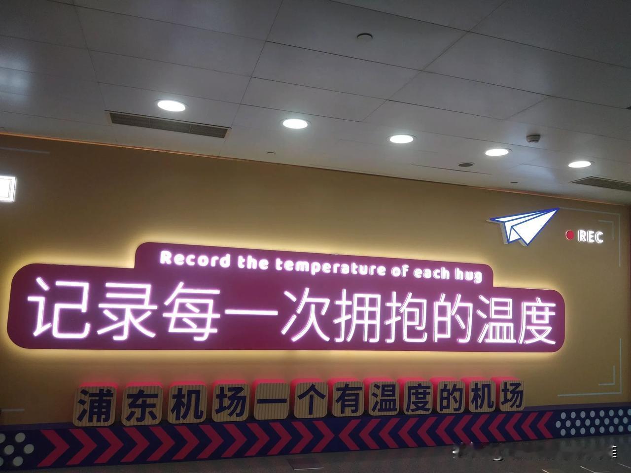 如果一天有一百个小时，那么你的微笑最起码在我的心中有九十九个小时。

假如一年有