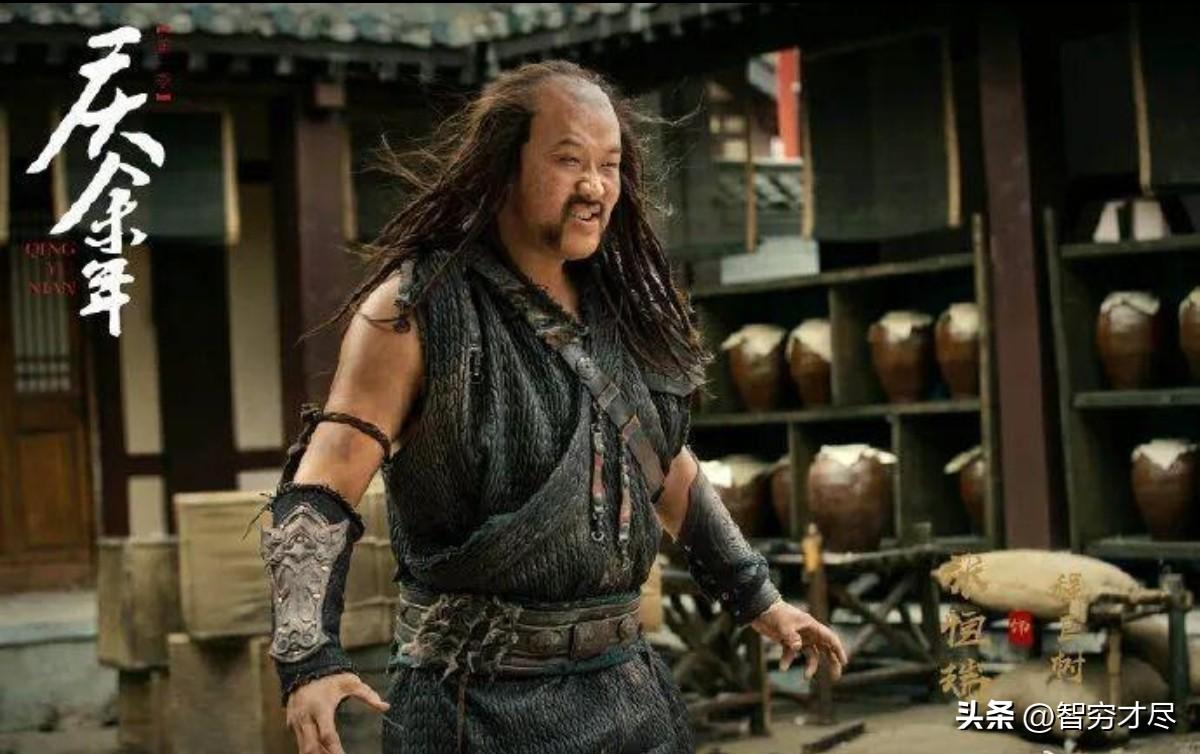 《庆余年》演员在山西一景区当NPC，身高2.16米，“我需要稳定收入养家，如今A