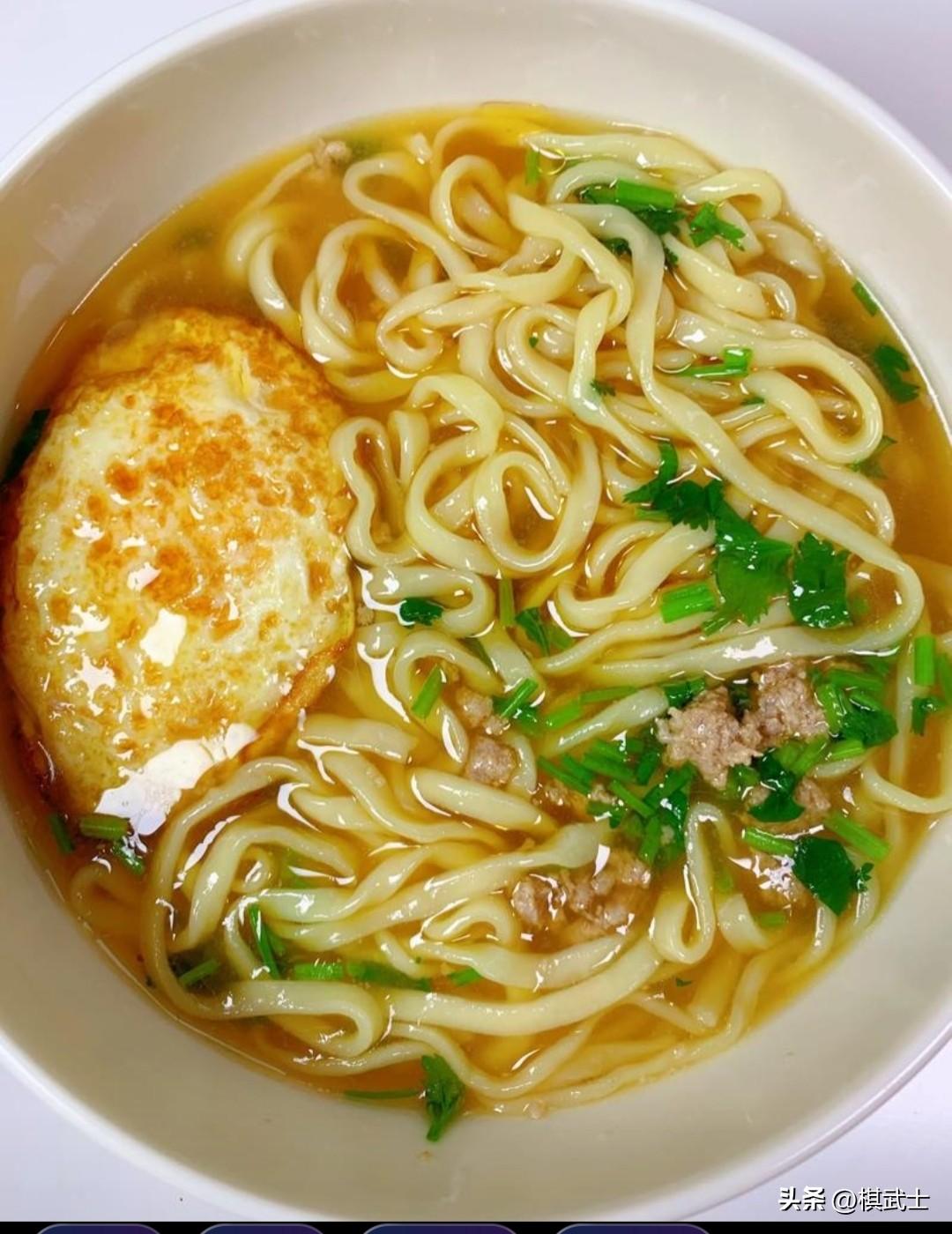 走个面儿？你的面子好大啊！
顶着一张大饼脸，振臂高呼，让我们给你面子，你以为自己