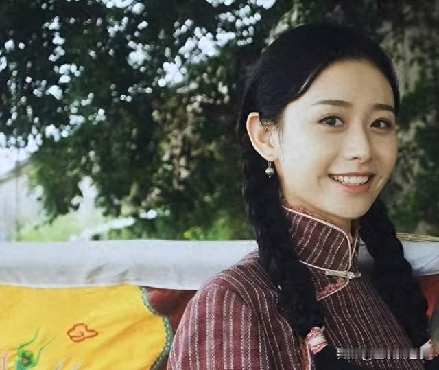 素人爆红遭遇婚育谜题，空降官宣碰撞隐私边界，天选淑柔如何破局