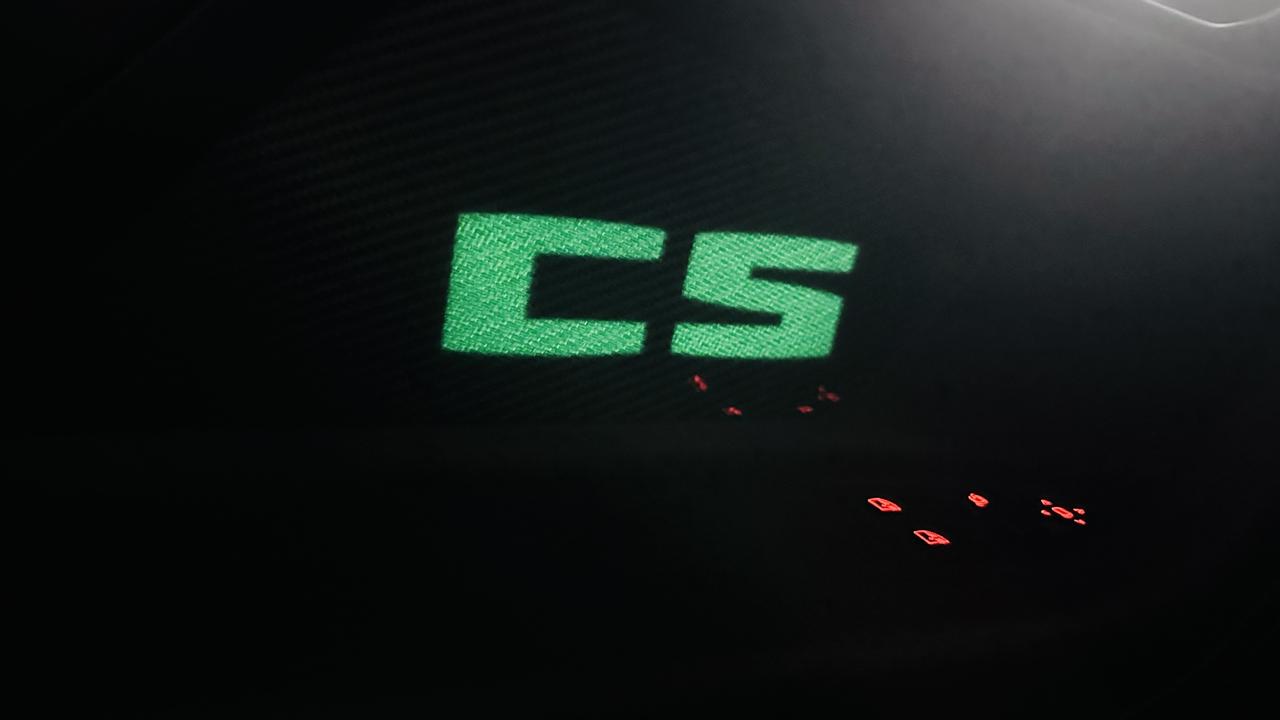 北京这雨下的 我只能看见门板上的 CS

我就是 CS Boy

别不正经说车