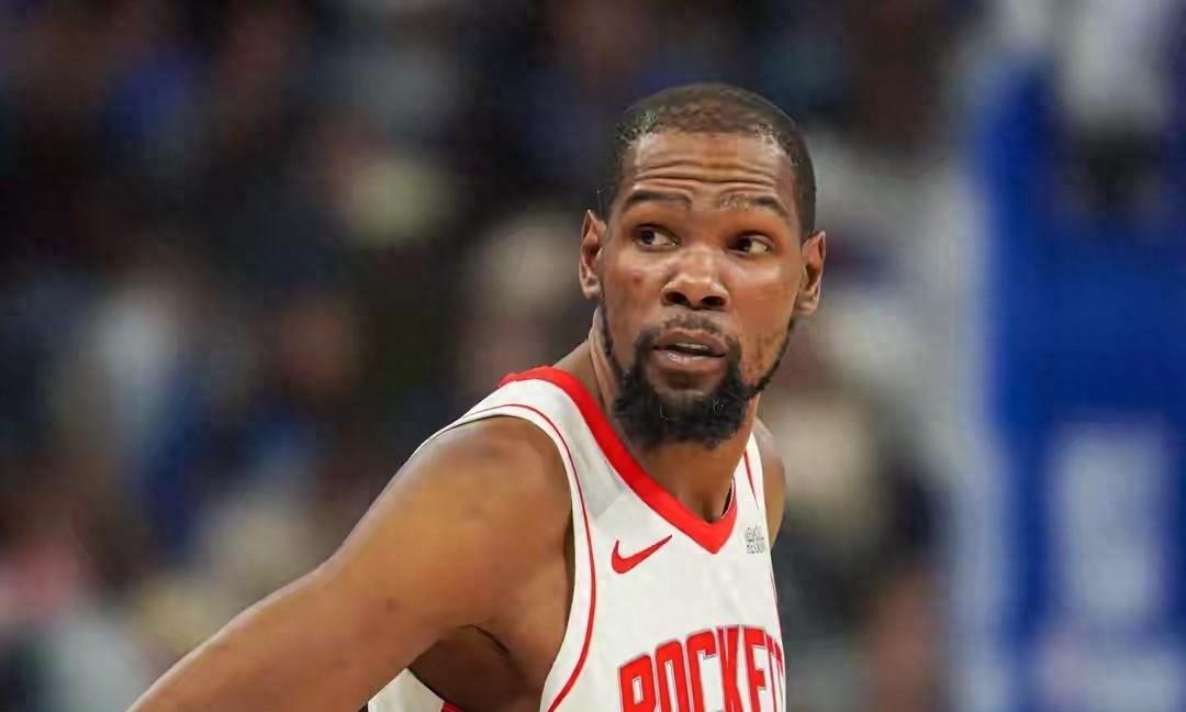 火箭刚输给湖人，KD 全场 7 次失误成了众矢之的。美媒直言他是近 25 年最被