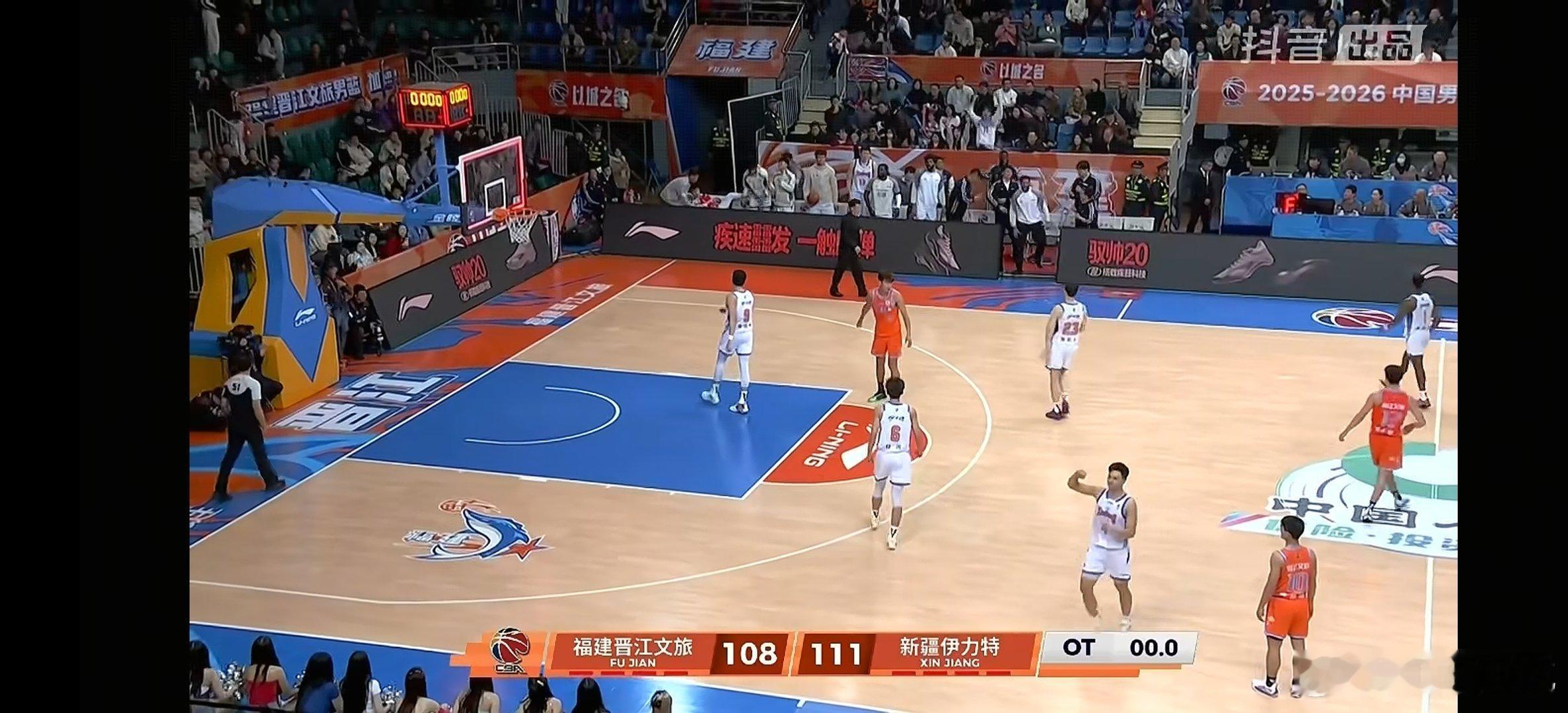 福建队最后一攻球居然不给特莱斯，谁给你们的自信？   啊哈哈哈哈cba福建男篮v