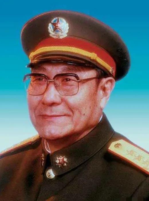 1948 年11月，辽沈战役收官，一个 16 岁的国民党小兵抹着眼泪，攥着刚领到