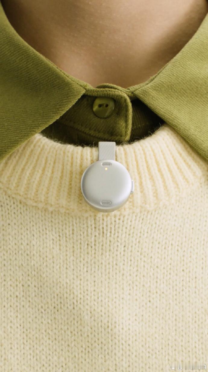 AI硬件卷成硬币大小 安克和字节联手推出了一款安克AI录音豆的产品，大小和一枚硬