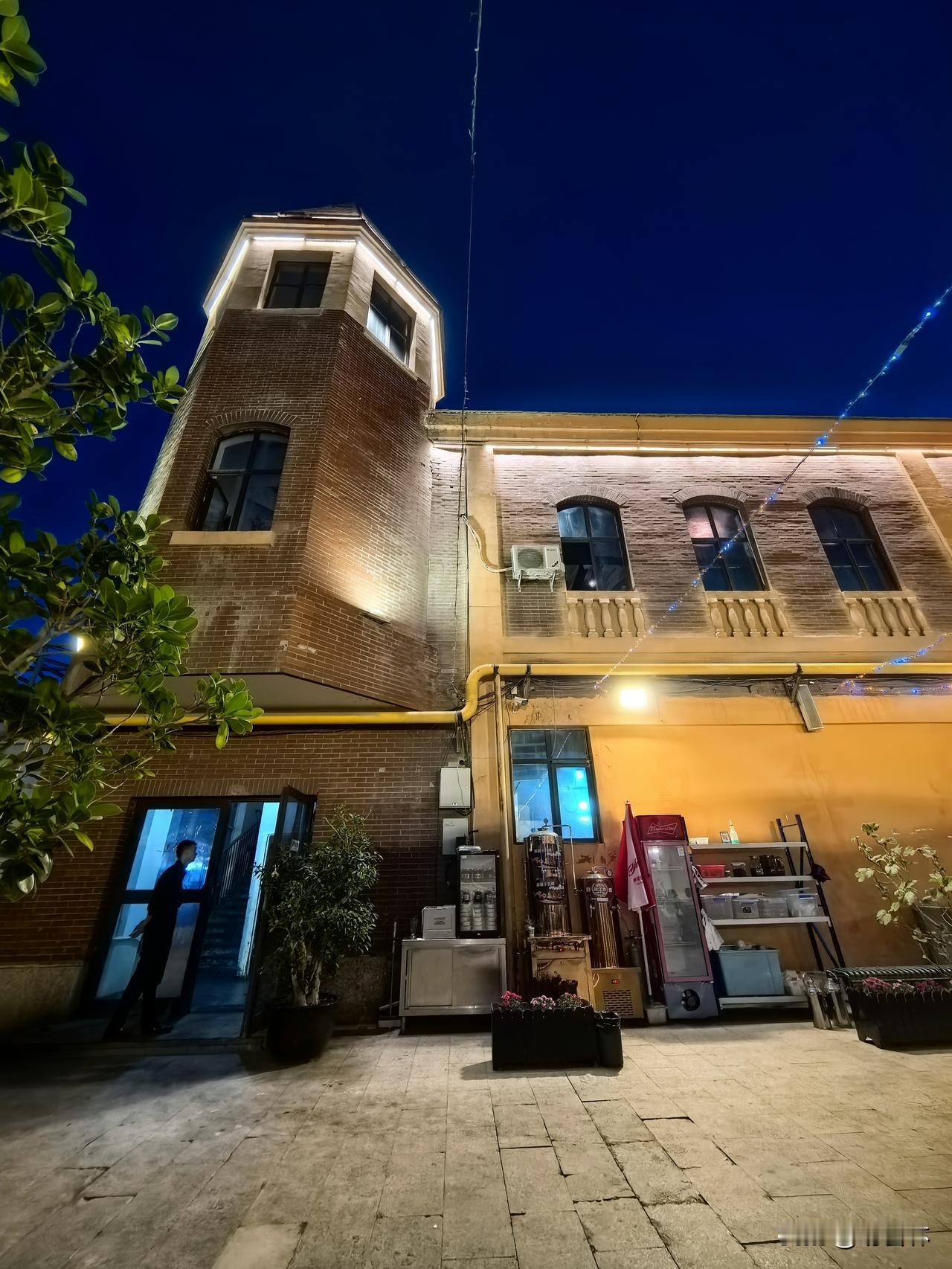 睡前吃夜宵这事，我太有发言权了。之前我睡前不吃东西，半夜总能被饿醒，梦里不是在找