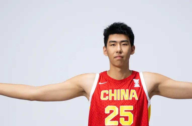徐昕，千万别“飘”！

由于上赛季休赛期对杜锋的惊天“一指”，徐昕一跃成为了过去