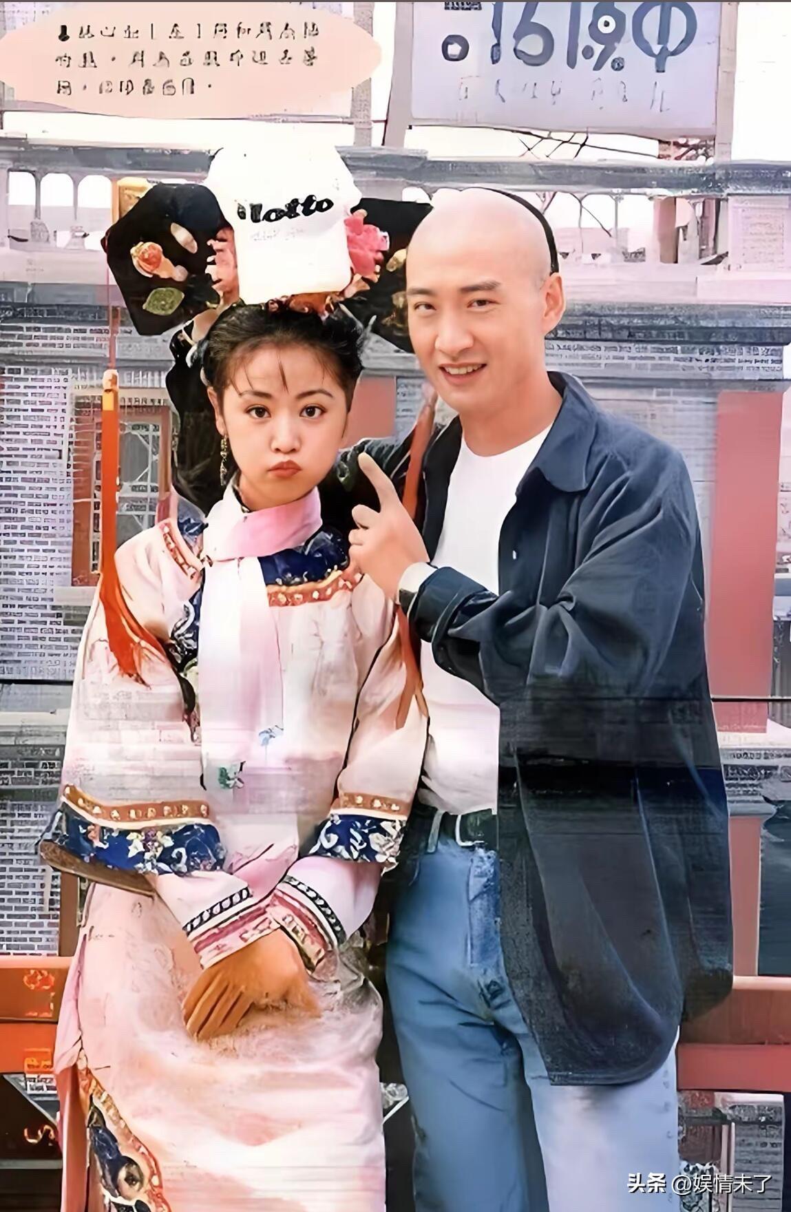 当年的紫薇明艳动人，尔康也是意气风发。以林心如的情商，并不会刻意去抹黑尔康。《康