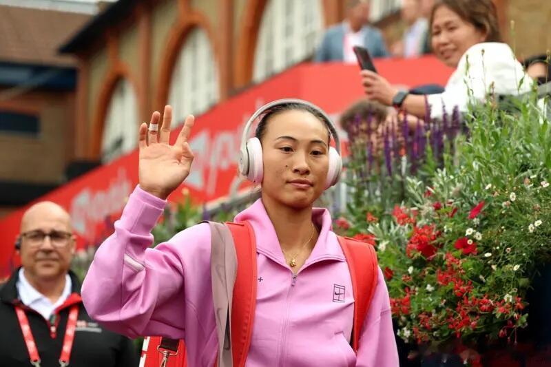 WTA诺丁汉签表 郑钦文首轮对阵萨卡里首轮对阵萨卡里，第二轮可能要对阵吉布森，可