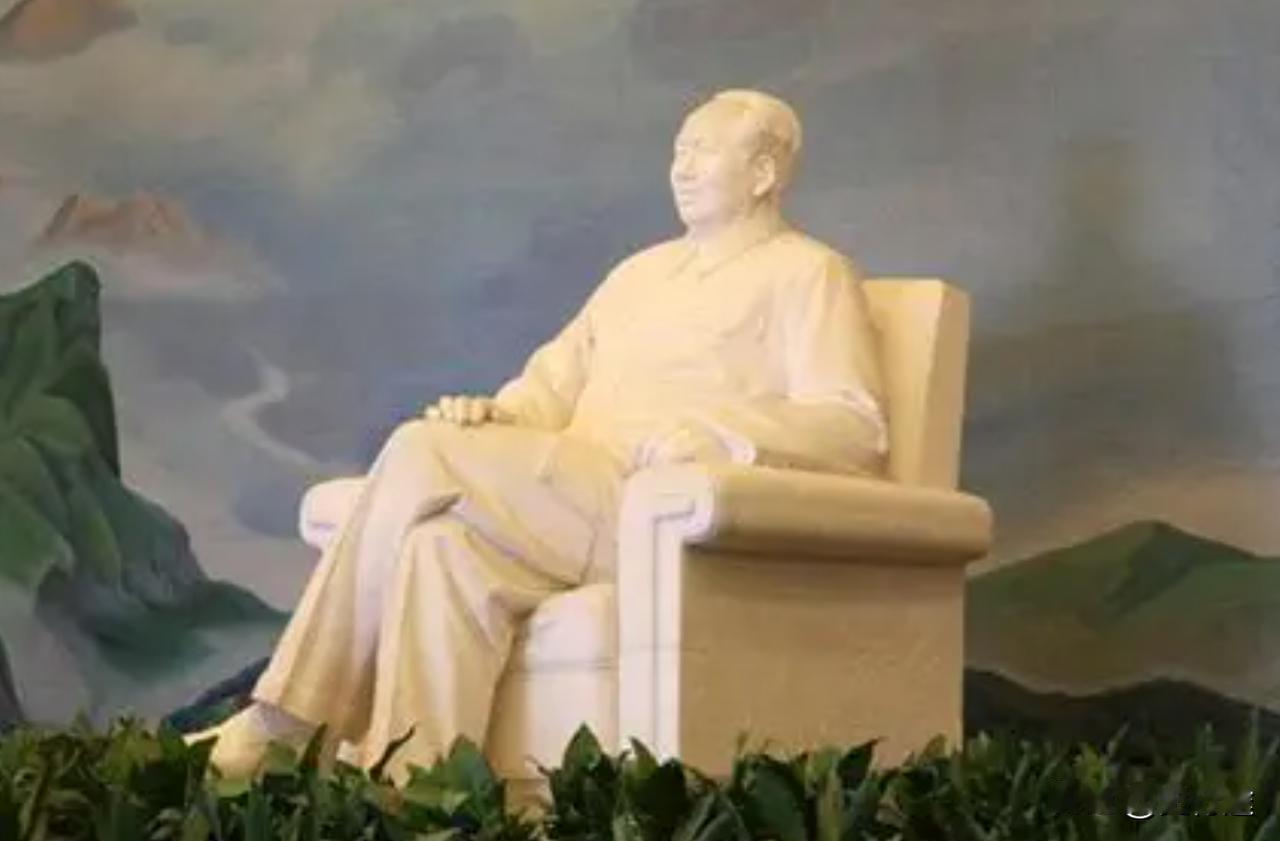 “毛主席雕像不能拆！我不同意！”1977年，专家竟要拆除毛主席纪念堂雕像，一个士