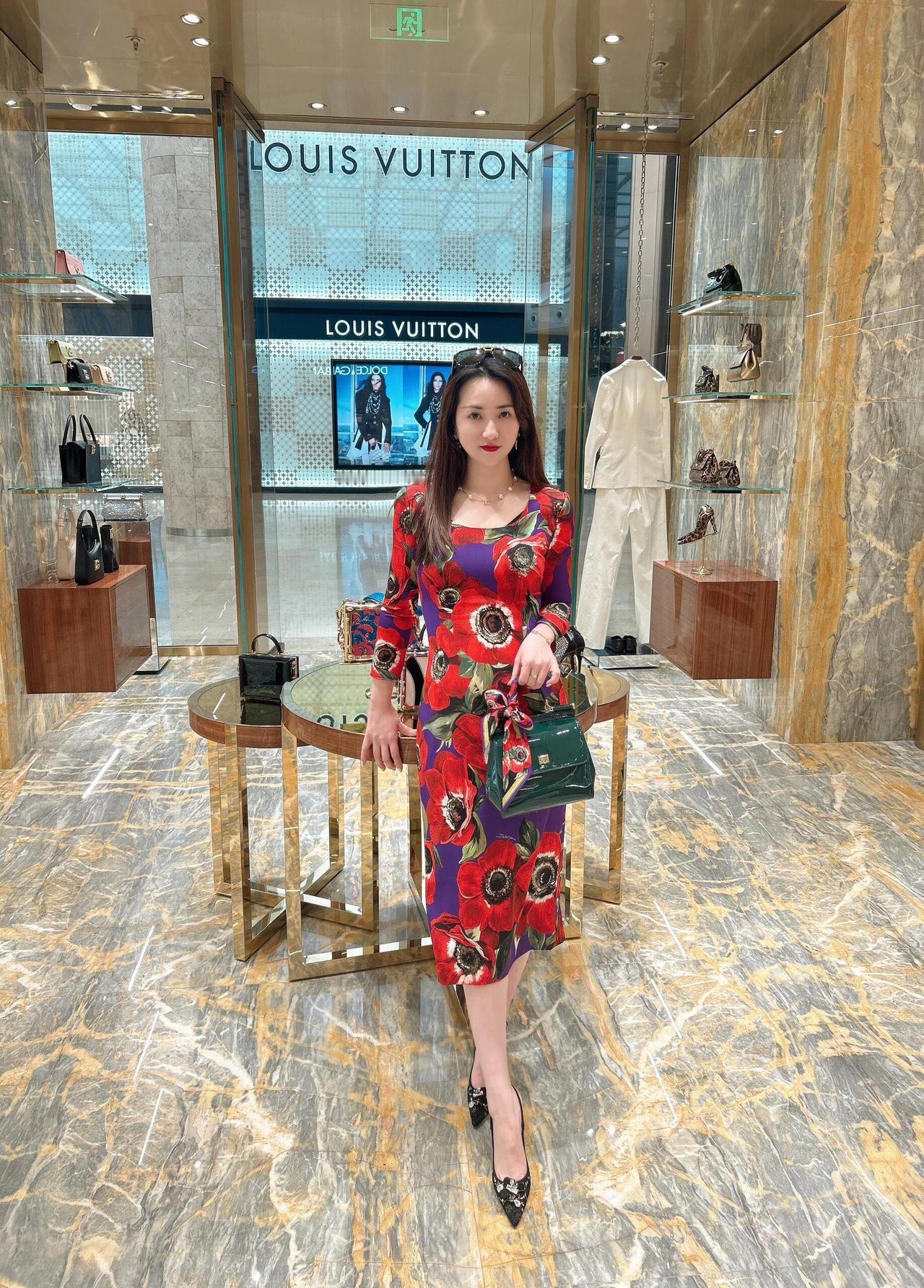 优雅穿搭指南：LOUIS VUITTON 精致时尚体验