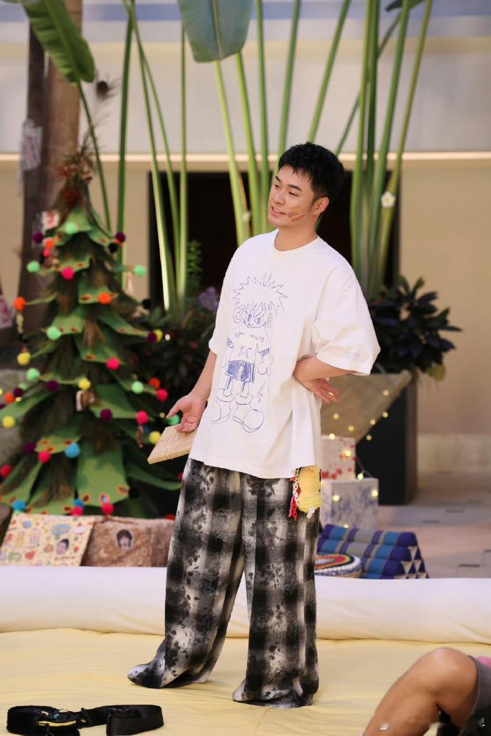 陈赫屡败屡败屡败屡战真的被陈赫的倔强可爱到！全场游戏别人轻松过关狂欢，他连输三轮