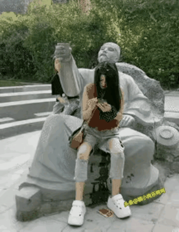 恶作剧，有创意，而已还有教育意义！她以为文人都是柳下惠，坐在文人身上文人能坐怀不