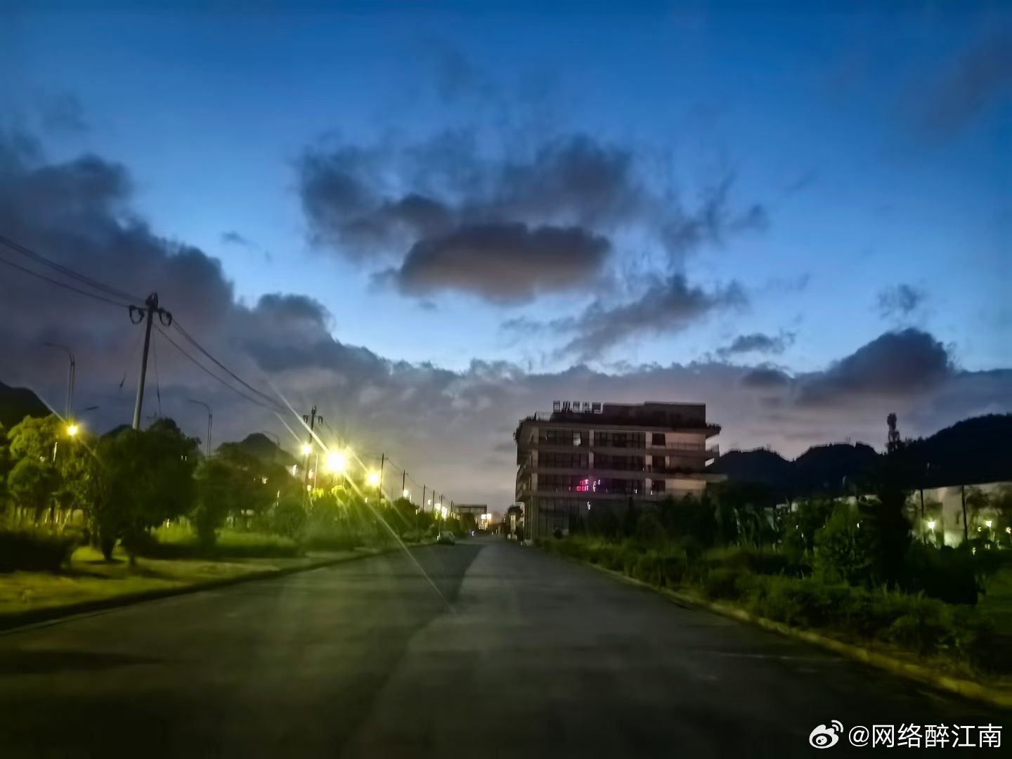 坚持运动打卡 今天完成每日1万步 ，今天晚上比较热，大汗淋漓中锻炼……江南生活江