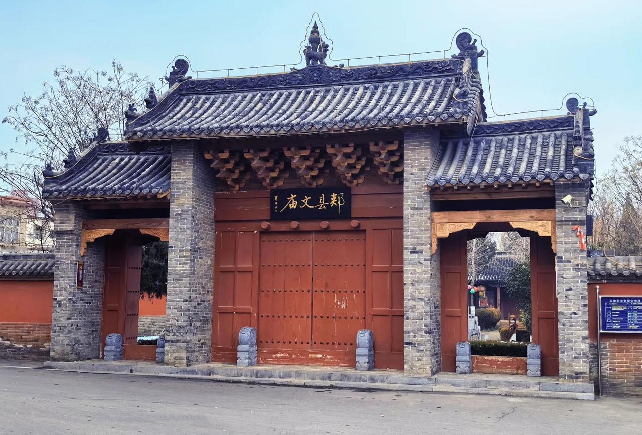 河南省平顶山市一对打人的夫妻这下出名了，一顿功夫就把家乡郏县推上了热搜，我第一次