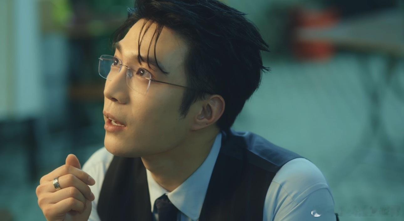 呵呵呵 初三你好直球～直接问61那天亲他的时候是不是醒着，还拿情感认知测试当借口