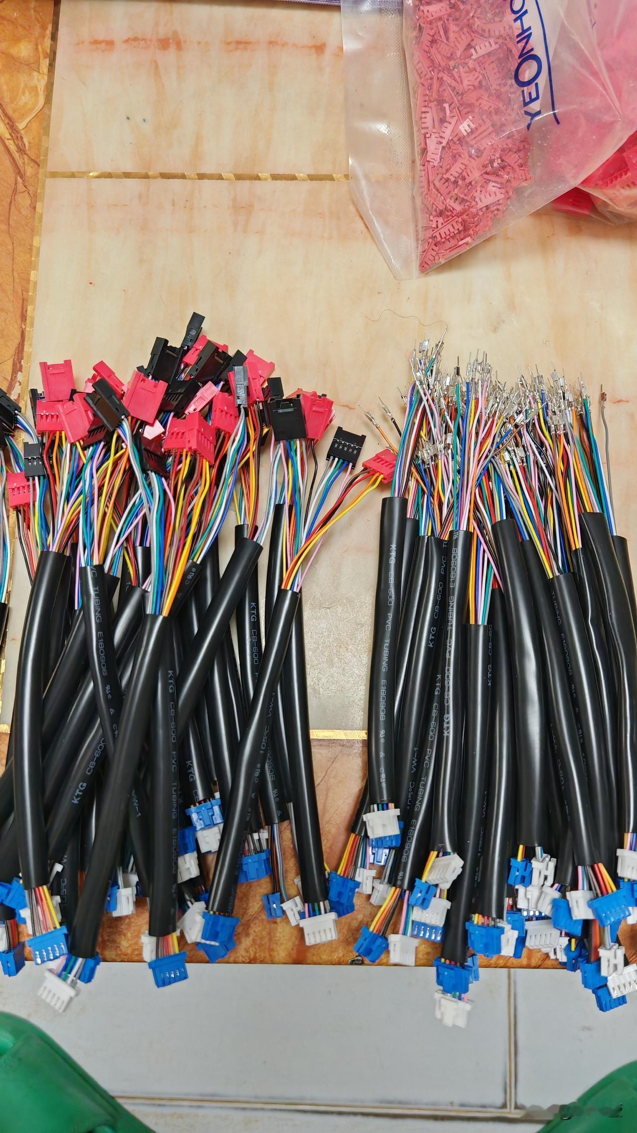 去年也是这个时候开始做的手工活，做了一年多我发现发手工活的人和我是互相嫌弃，他嫌