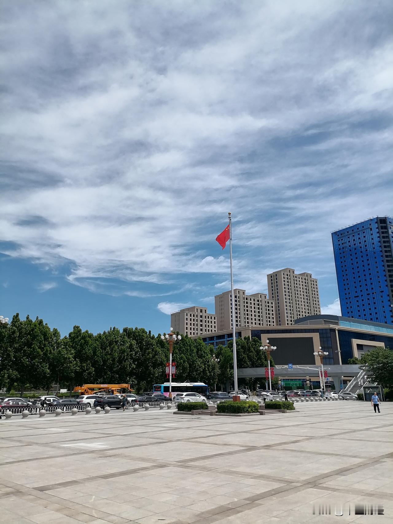 看看你们随手拍的唐山英雄的城市，纪念碑记录着那个时代！唐山打卡景点