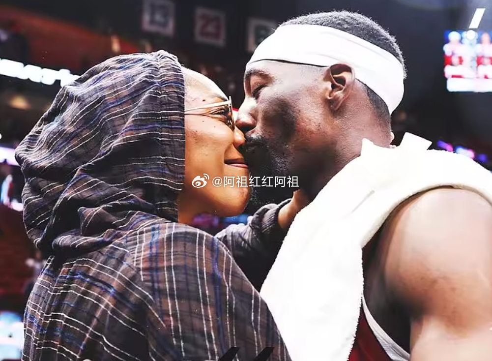 近日，王牌球星阿贾·威尔逊接受《VOGUE》杂志专访时谈到了她和热火球星阿德巴约