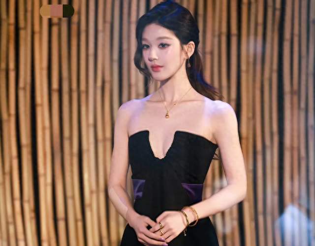 全网吐槽她新剧，赵露思不删评不怼人，观众骂得，顶流就夸不得？