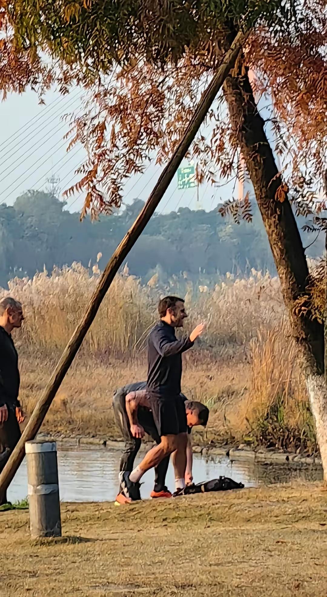 马克龙访华到了成都，这次行程里有不少轻松时刻，也让大家看到他对成都的喜爱

成都