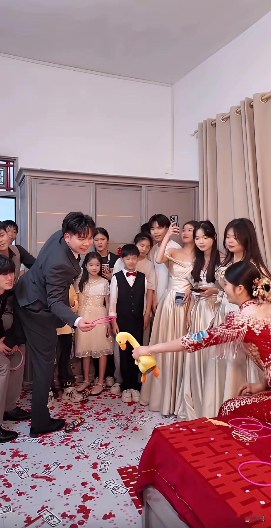 新娘这是好不容易嫁出去了吧