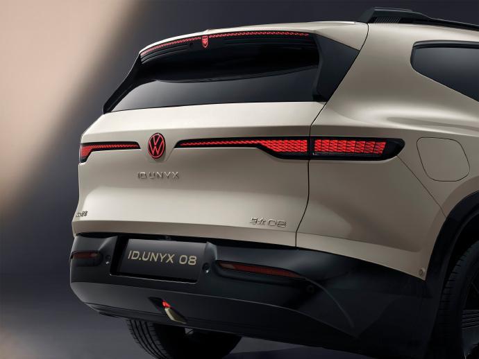 作为大众 “在中国为中国” 战略核心旗舰，与众 08 是金标大众首款纯电全尺寸 