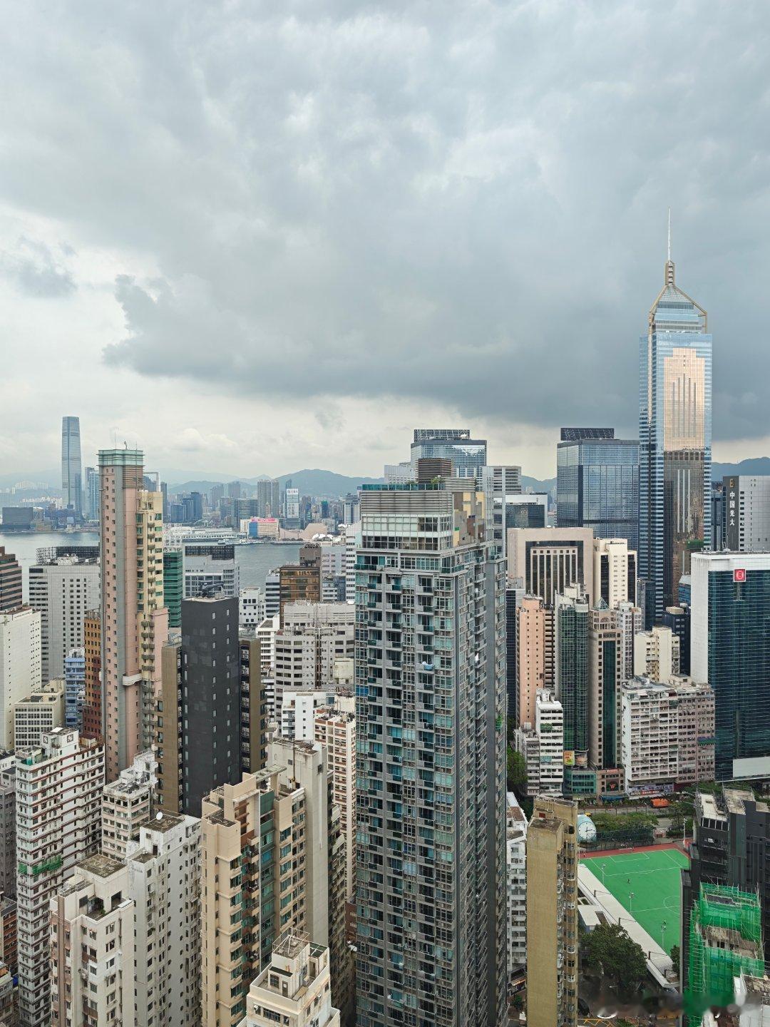 又一次匆匆的港岛行，又一次不停变身的日常～The night is still 