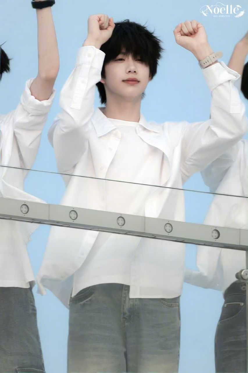 陈奕恒勇敢又有担当心怀赤诚勇于担当，陈奕恒用坦荡书写少年初心。从来都佩服陈奕恒的