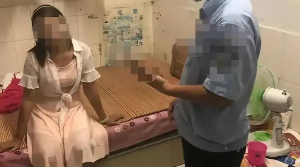 沸腾！揭秘：26岁女子遭50岁男子侵犯后，要求男子过几天再来引发争议
 
最近，