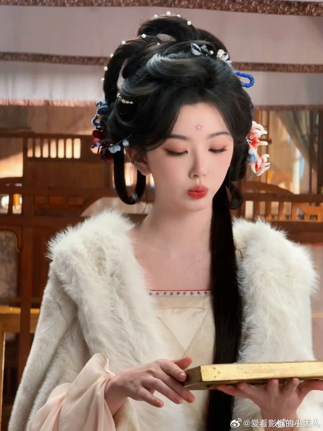 孔雪儿泪眼婆娑的具象化想要当俞浅浅的二宝孔雪儿这里含着泪发脾气泪眼婆娑的具象化，