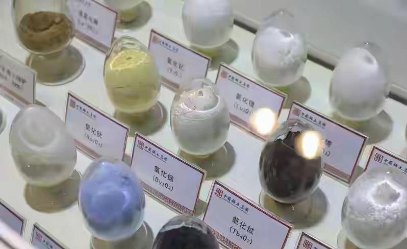 前天看到一位外媒评论员说道:

中国从去年12月开始，就管住了往日本卖稀土。基本