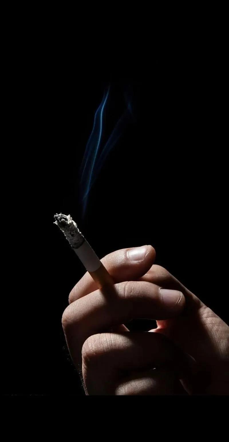 跟男的面对面路过，一定要看手，看见冒烟就抓紧跑，起码逃出去300米

除非你家里