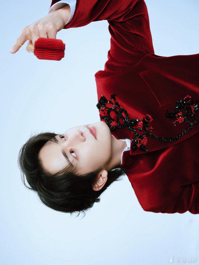 原来春晚没玩上魔术的是张新成 建议春晚节目组加急策划！给张新成定制个魔术舞台，让