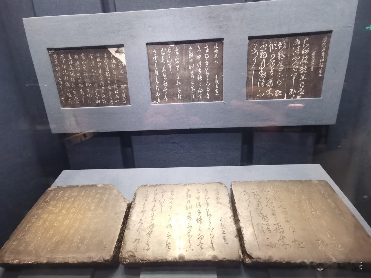 欲问萧梁兴替事，寺门黄叶一僧扫。