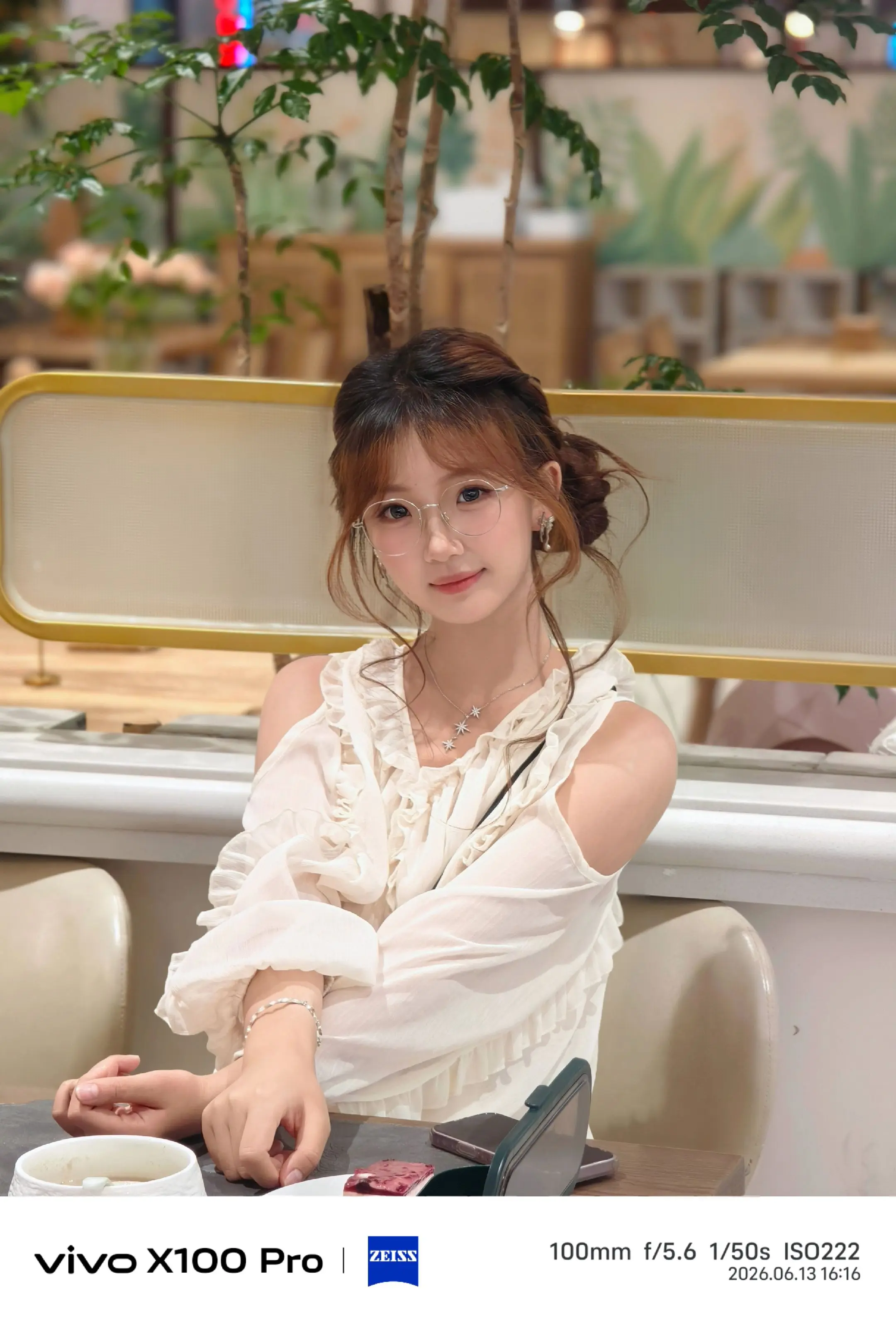 她歪着脑袋总在问我。