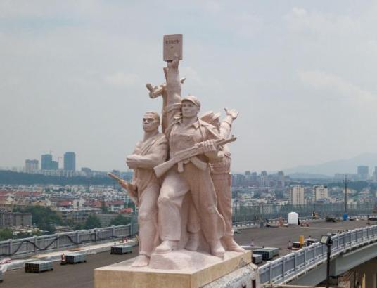 1968年，中国当时最大的毛主席塑像落成！许世友将军批示："把这尊毛主席像拿到南