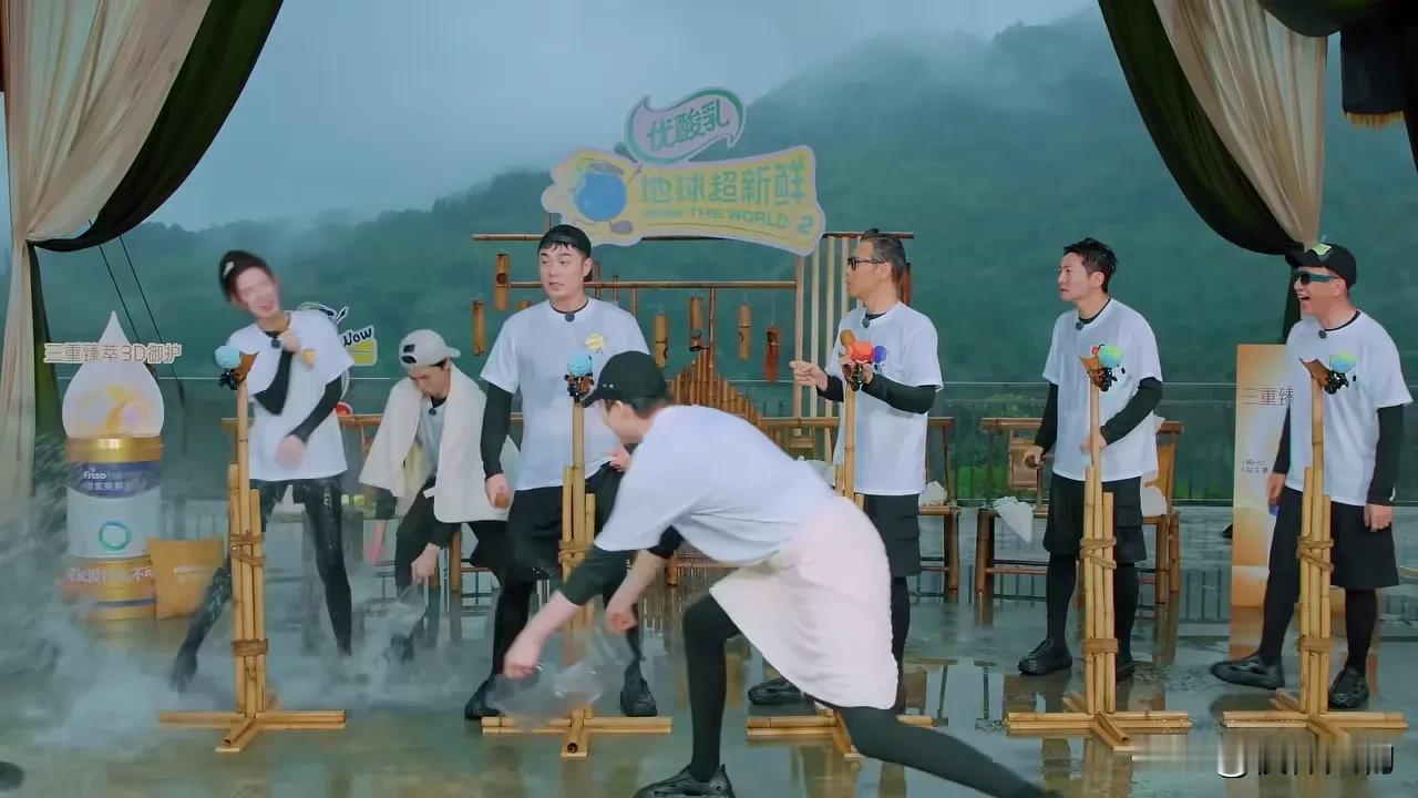陈星旭和林一有多偏爱王玉雯？唱歌词比赛，王玉雯唱错了，只把水泼她的脚。换了陈赫和