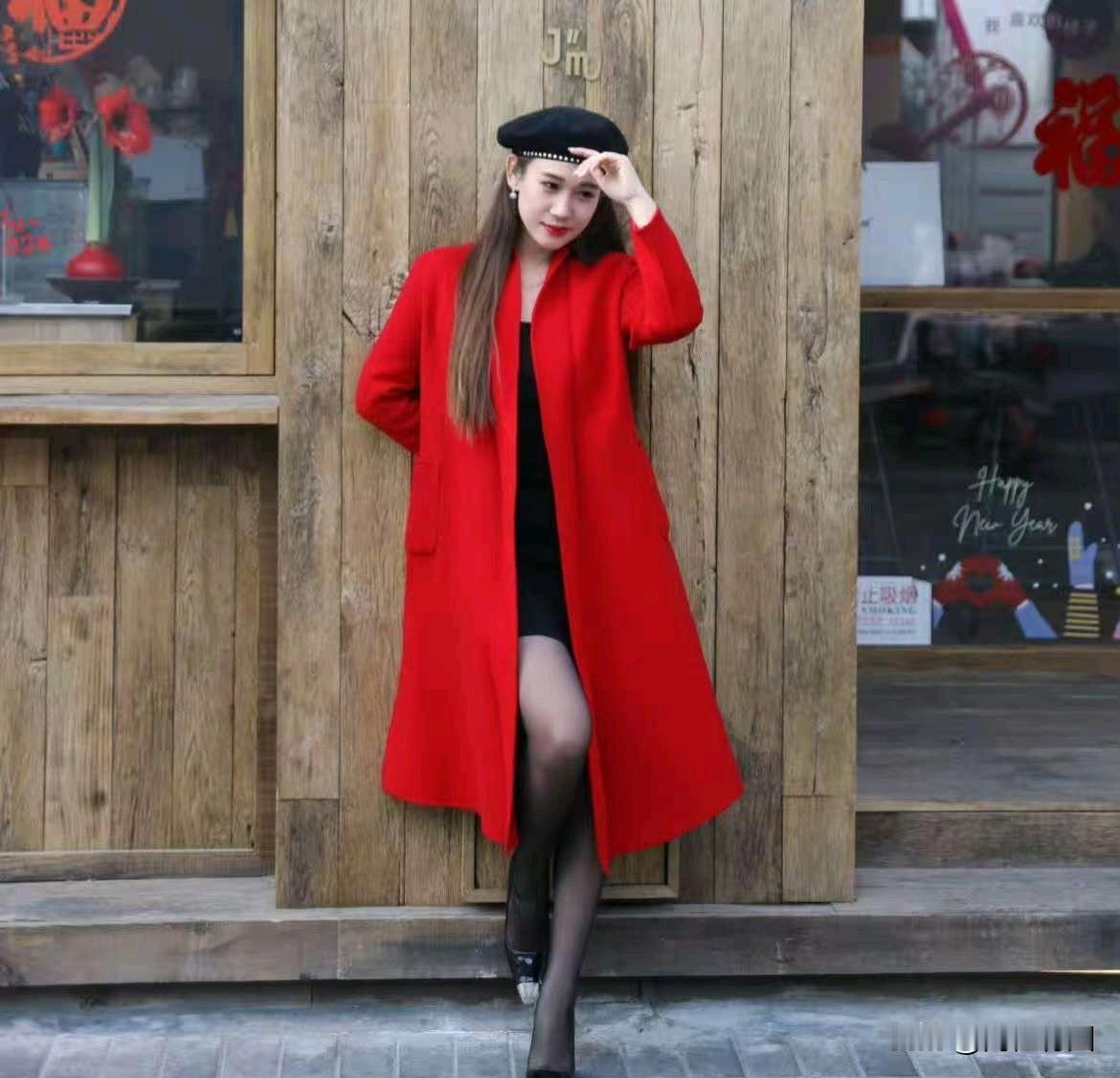 快过年了，红衣服是必不可少的标配。红衣服套装 红外套