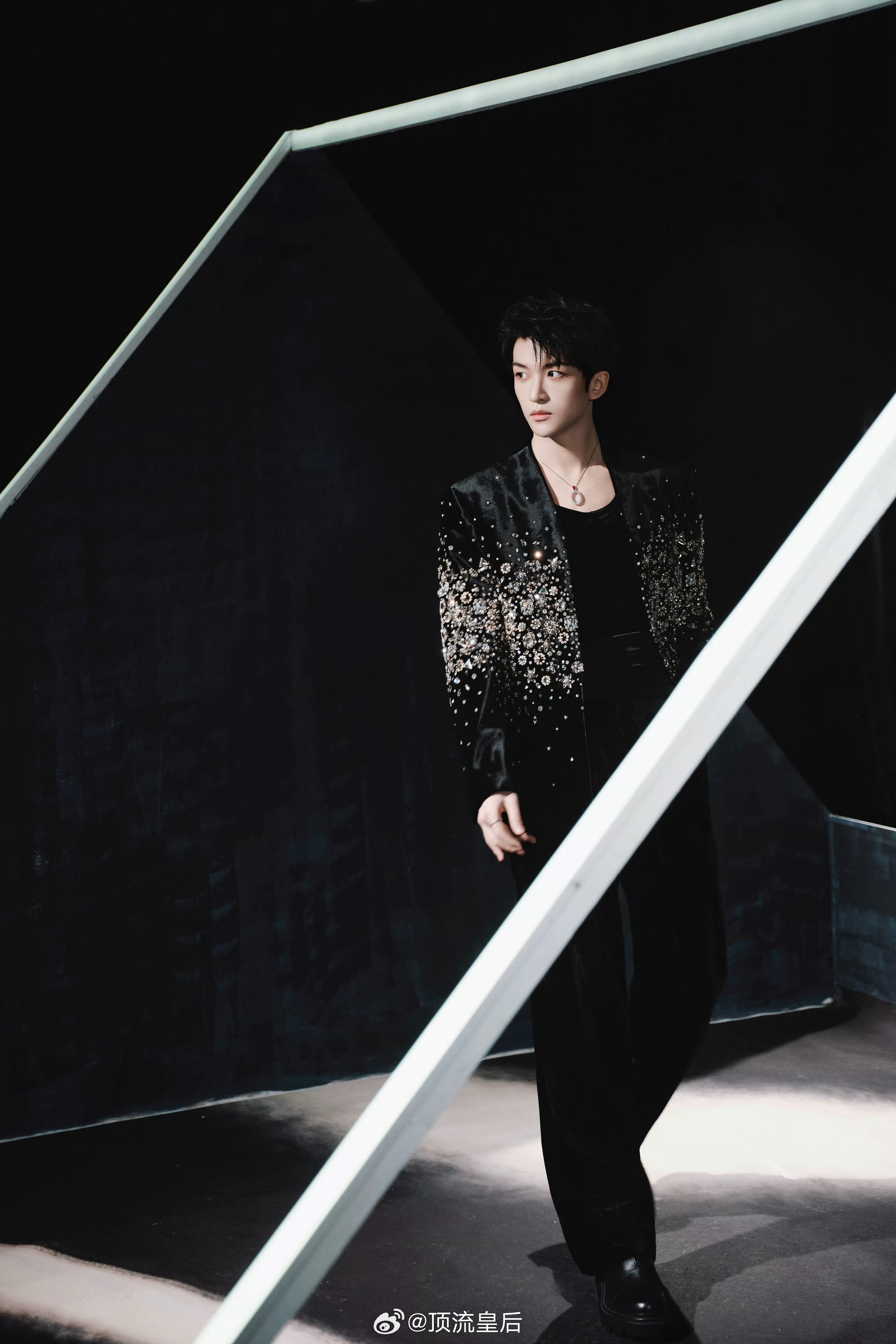 黄子弘凡内娱花篮名人堂 黄子弘凡鸟巢演唱会的惊喜也太多了吧，上身look是Zuh