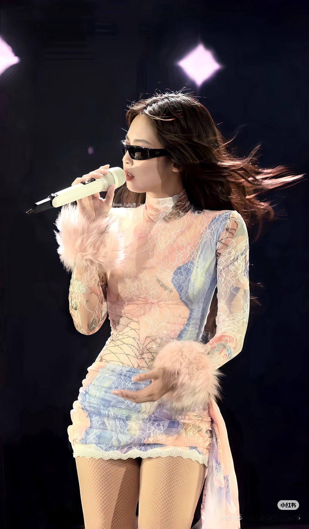 推热转中的JENNIE🕶️ ​​​